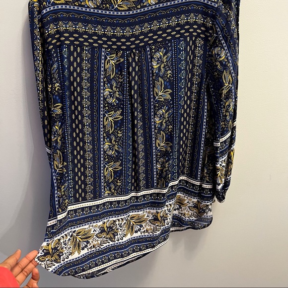 Long sleeve V-neck Blouse - Picture 6 of 6